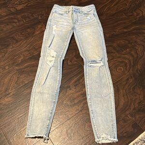 American Eagle Distressed Skinny jeans
